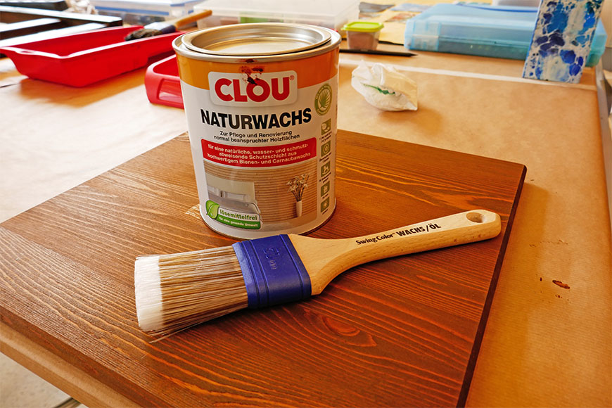 Dritter Arbeitsschritt, Holz mit Wachs wachsen