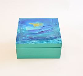 Holzbox, türkis gebeizt mit Landschaft, Maleisen